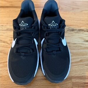 Nike Kids Black and White Star Runner Sneakers